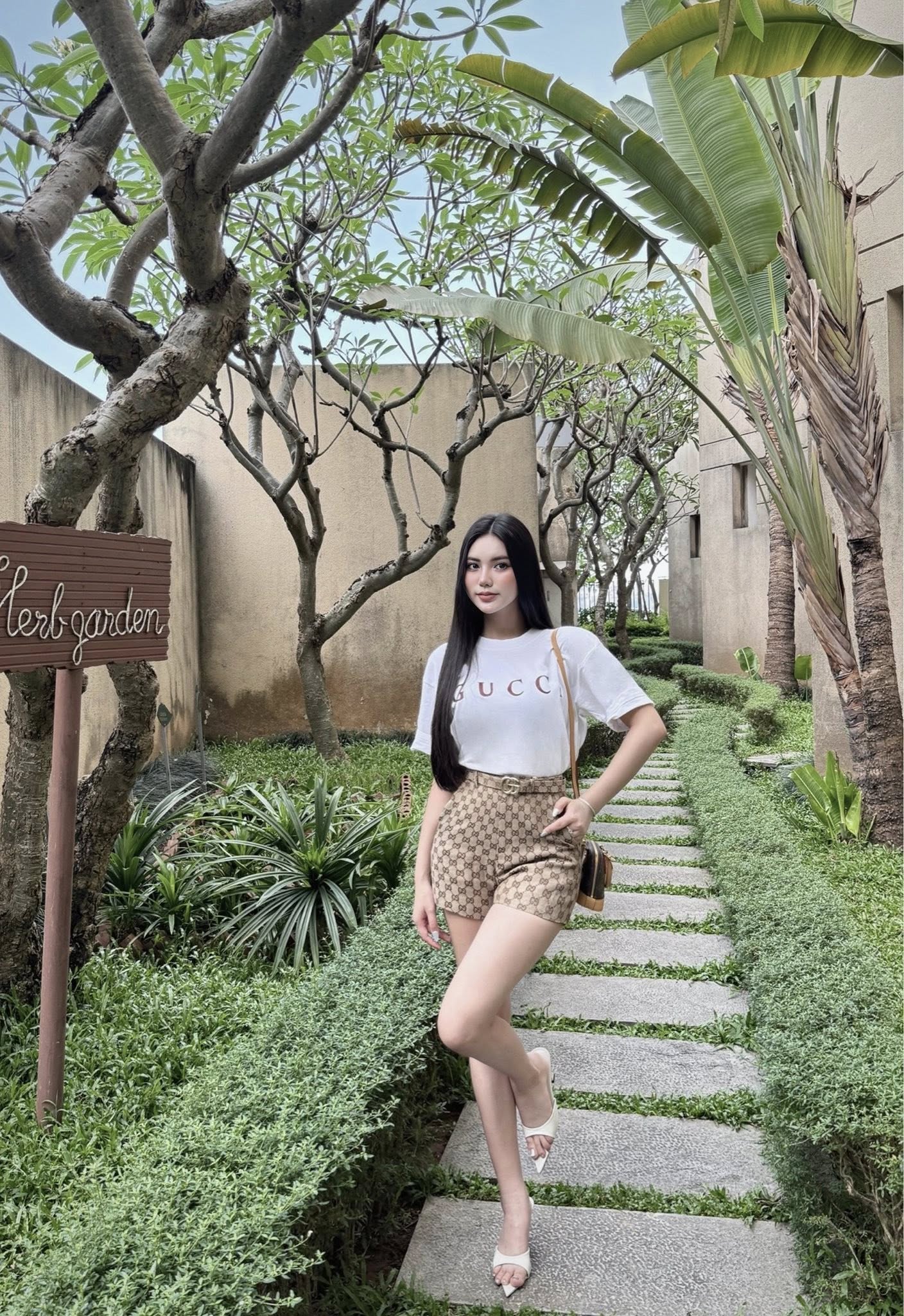 Người đẹp quê Quảng Ninh bất ngờ rủ con gái NSND Trần Nhượng thi Miss Grand Vietnam 2025- Ảnh 14. Người đẹp quê Quảng Ninh bất ngờ rủ con gái NSND Trần Nhượng thi Miss Grand Vietnam 2025- Ảnh 14.