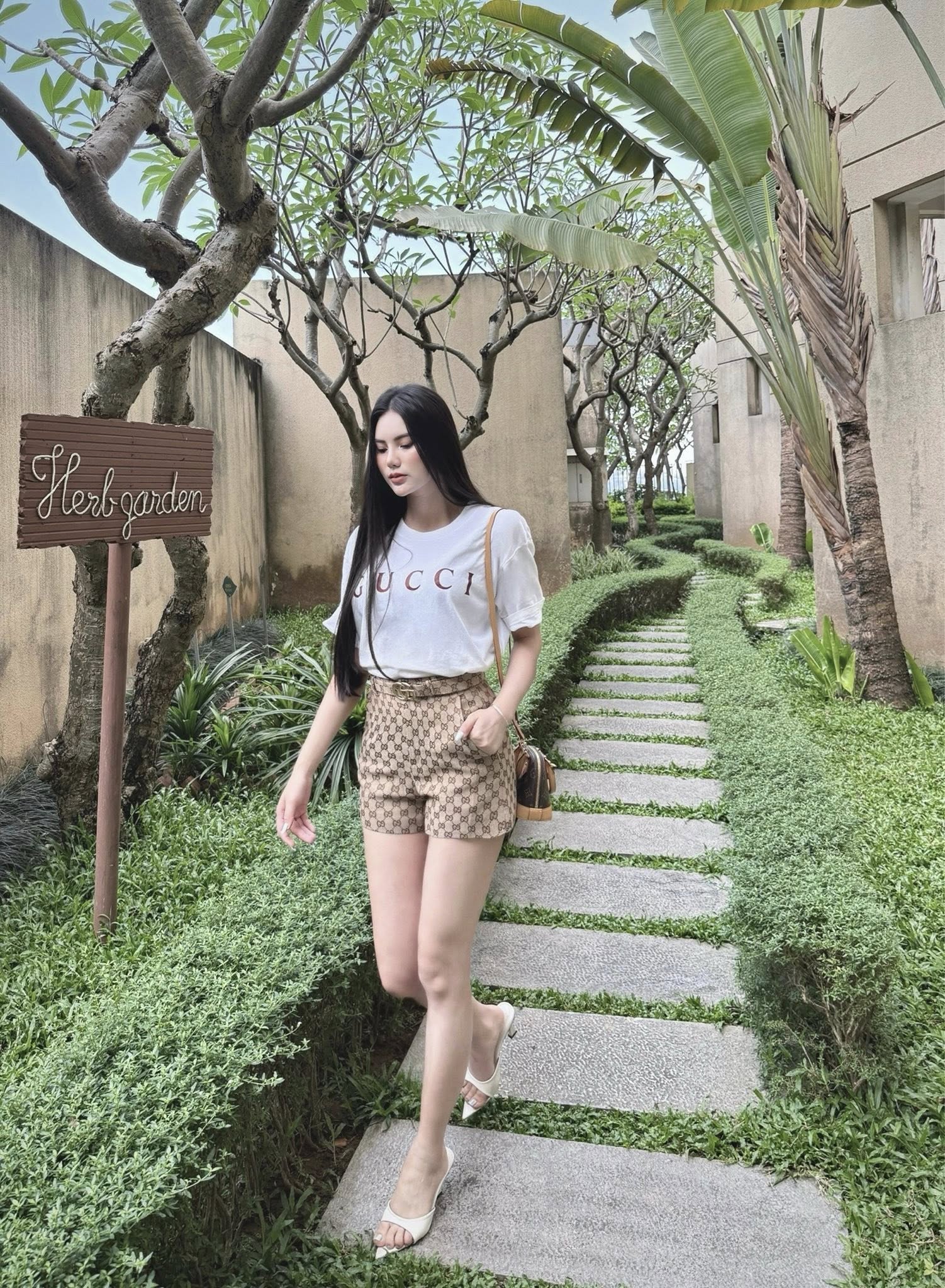 Người đẹp quê Quảng Ninh bất ngờ rủ con gái NSND Trần Nhượng thi Miss Grand Vietnam 2025- Ảnh 13. Người đẹp quê Quảng Ninh bất ngờ rủ con gái NSND Trần Nhượng thi Miss Grand Vietnam 2025- Ảnh 13.