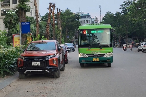 Hà Nội: Chông 5 ngạnh tự chế ‘bẫy’ ô tô ở khu chung cư Tecco- Ảnh 2.