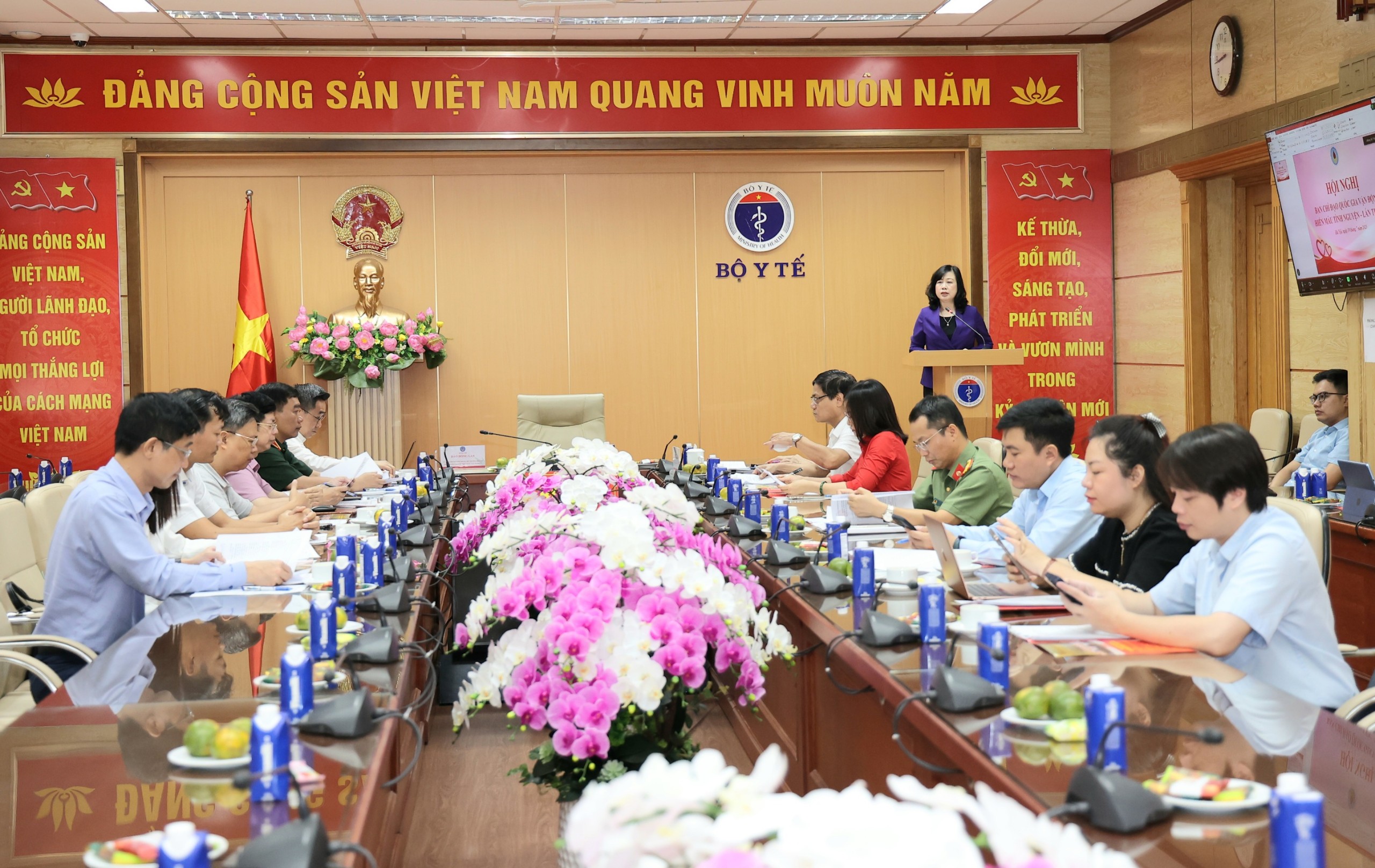 Bộ trưởng Bộ Y tế: Cần chung tay thực hiện hiến máu tình nguyện để bảo đảm máu cho điều trị và cấp cứu- Ảnh 3.