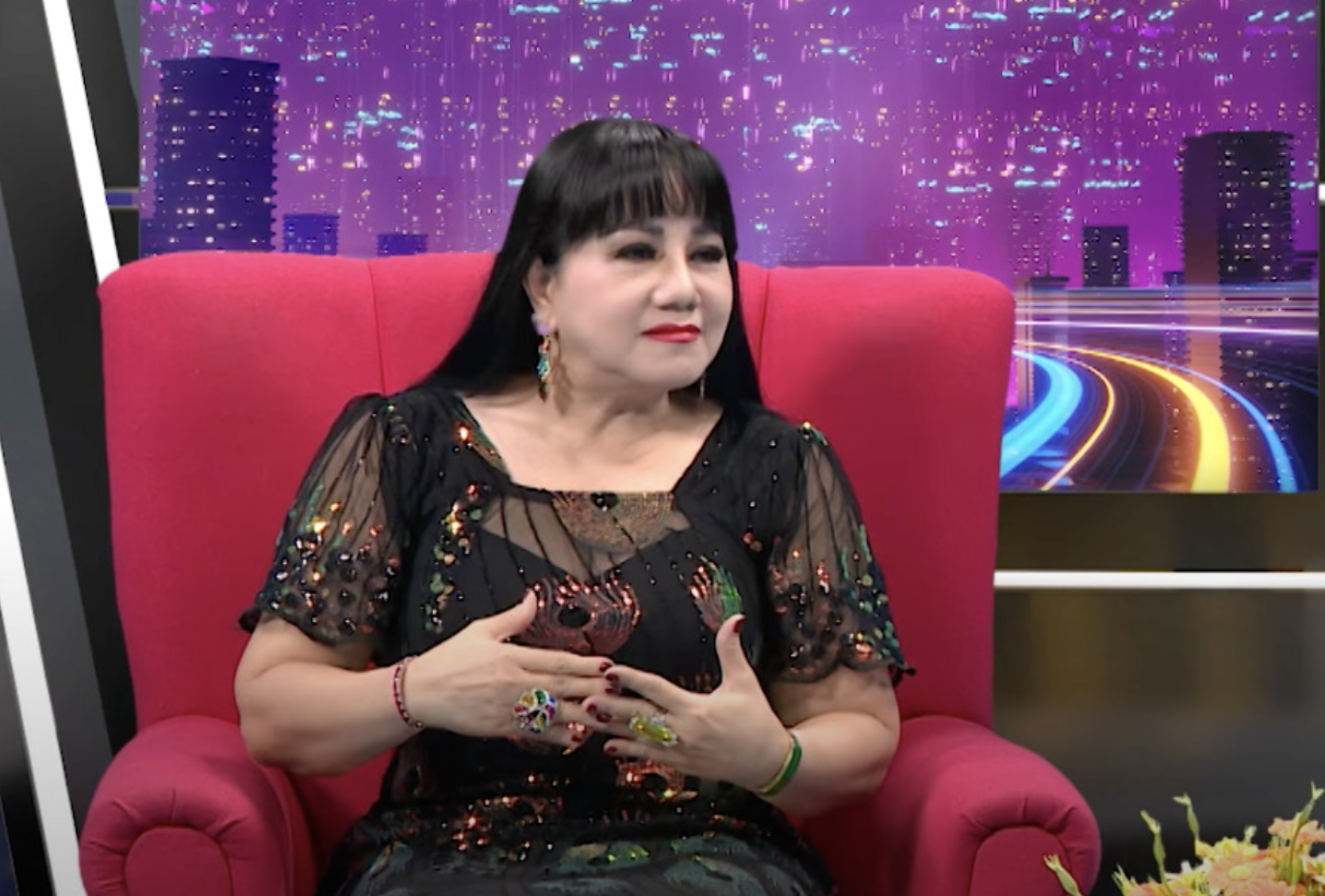 'Nữ hoàng nhạc rock' Ngọc Ánh: Nhiều năm làm mẹ đơn thân, không dám nghỉ hưu dù đã đi hát 40 năm- Ảnh 1.