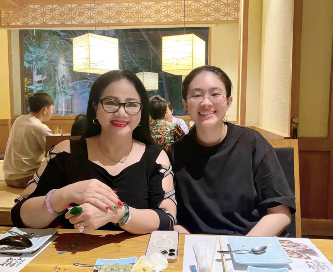'Nữ hoàng nhạc rock' Ngọc Ánh: Nhiều năm làm mẹ đơn thân, không dám nghỉ hưu dù đã đi hát 40 năm- Ảnh 2.