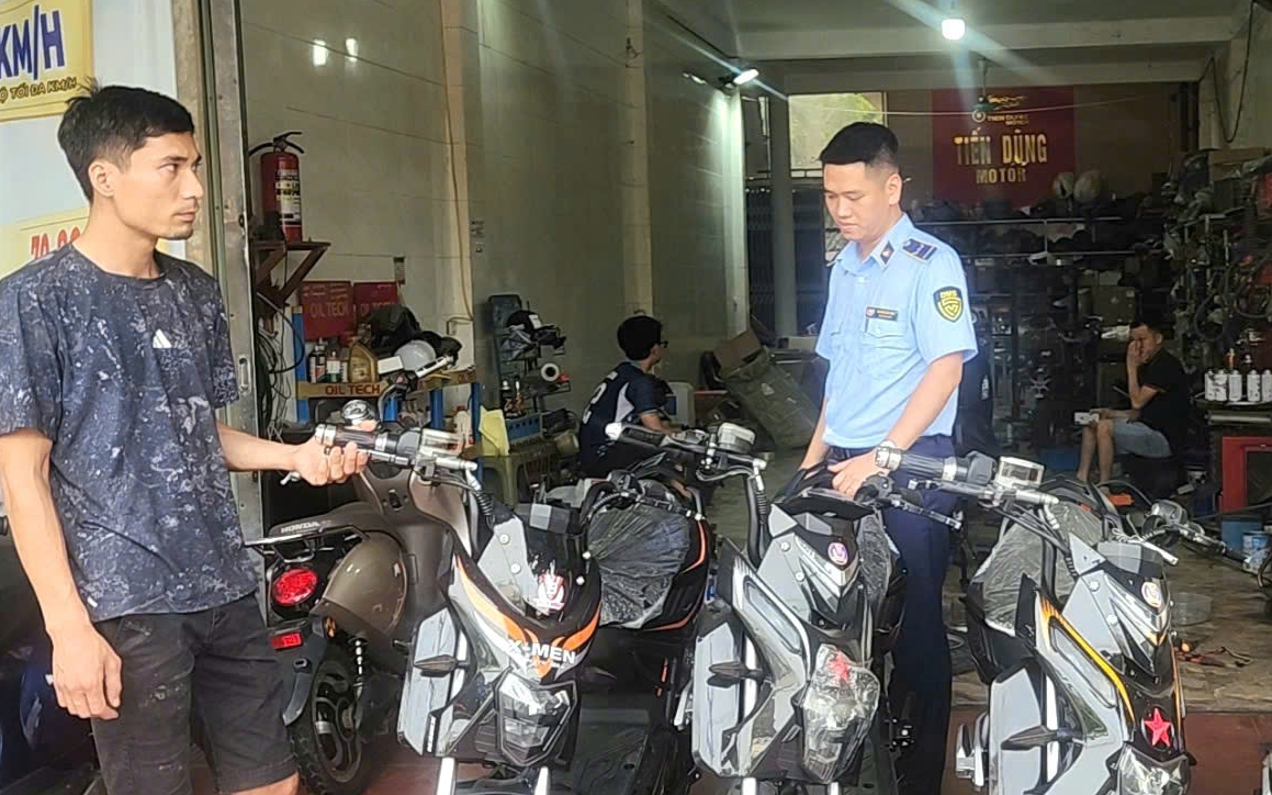 Đăng tải thông tin sai sự thật, hai người đàn ông bị xử phạt- Ảnh 2.