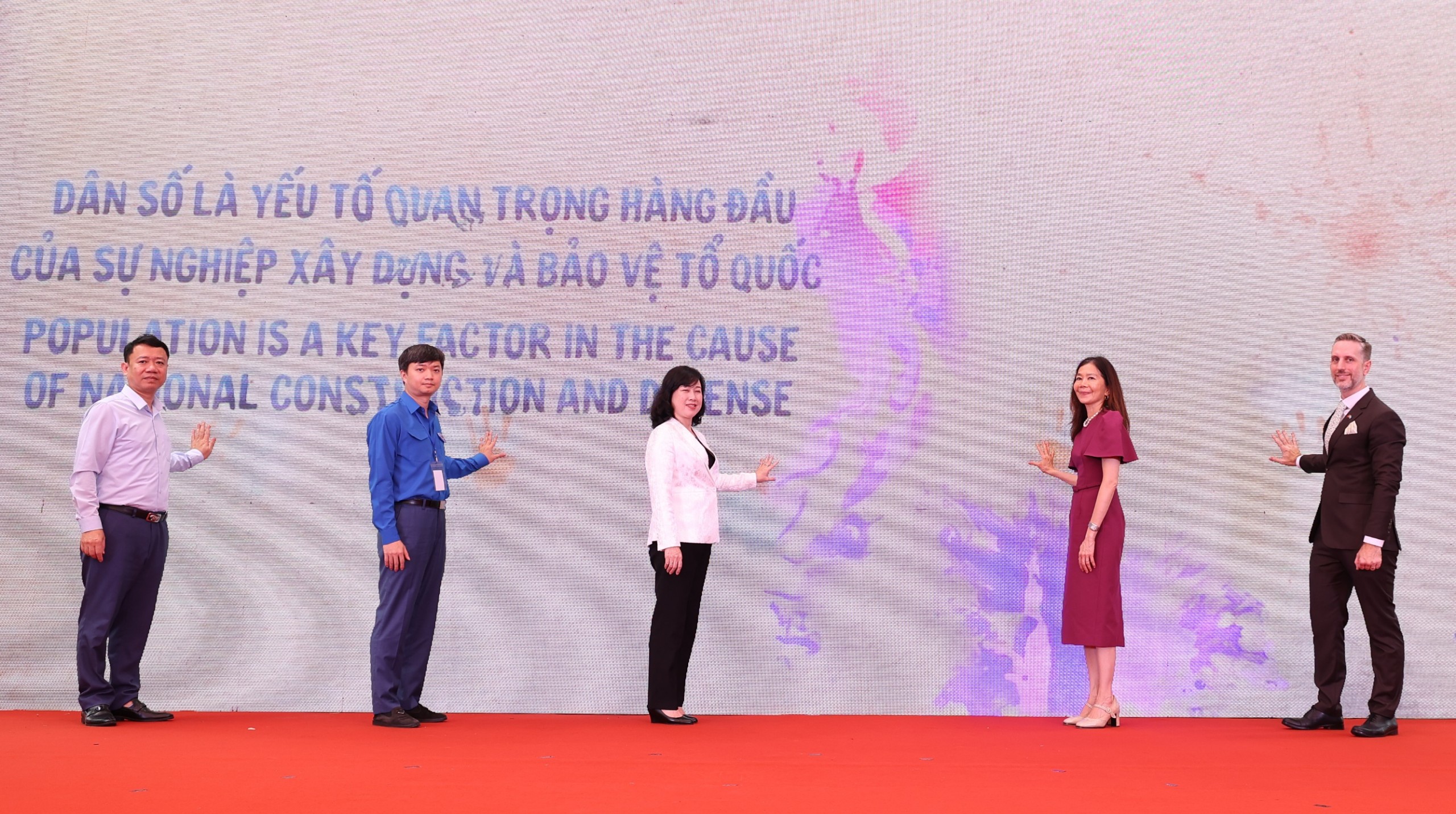 Bộ Y tế đề xuất ưu đãi chế độ nghỉ thai sản, hỗ trợ bằng tiền mặt hoặc hiện vật khi sinh con một bề, có 2 con gái- Ảnh 1. Bộ Y tế đề xuất ưu đãi chế độ nghỉ thai sản, hỗ trợ bằng tiền mặt hoặc hiện vật khi sinh con một bề, có 2 con gái- Ảnh 1.