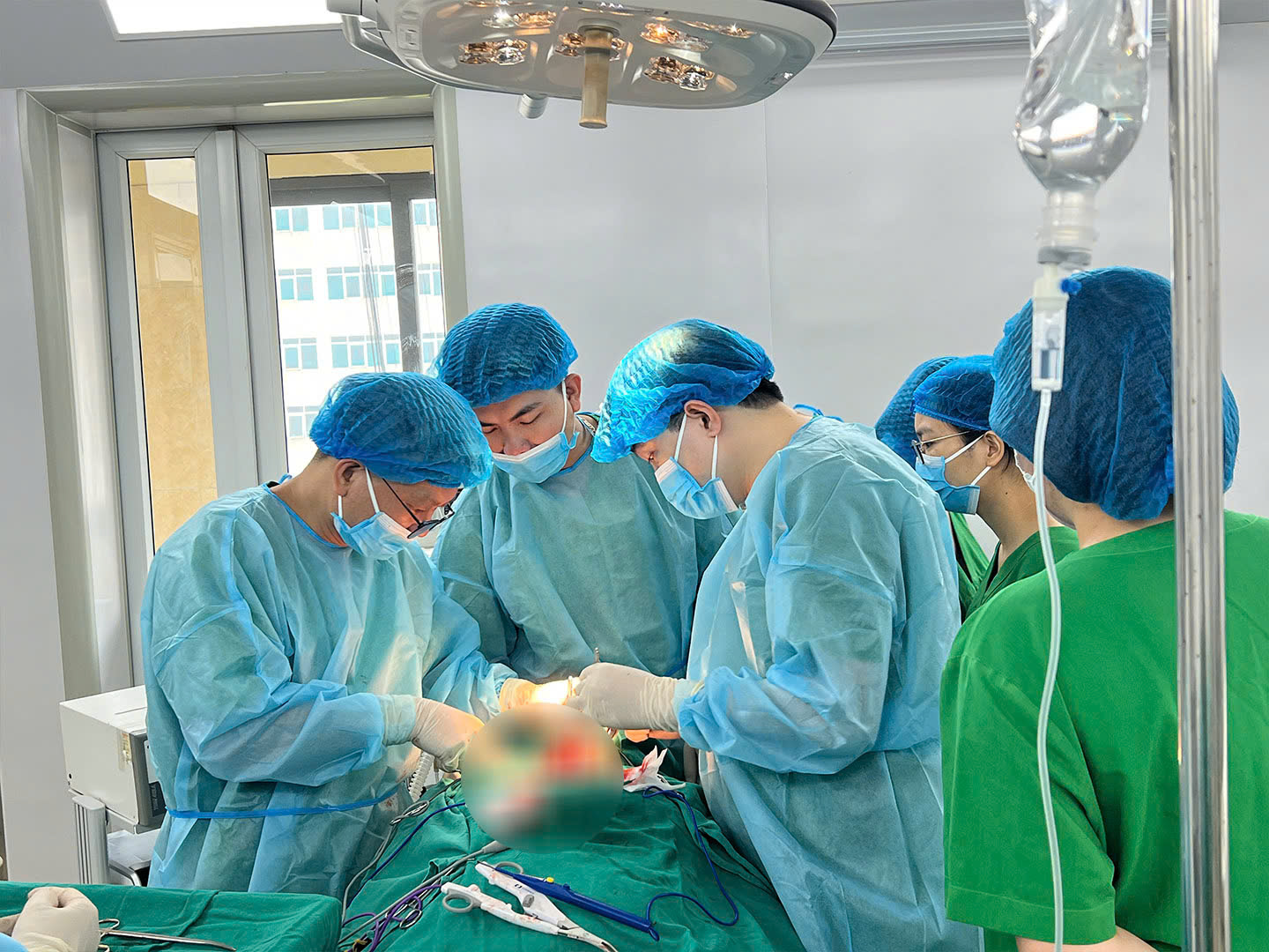 Cắt khối u hiếm gặp, cứu bệnh nhân suy tim độ III, phải ngủ ngồi- Ảnh 1. Cắt khối u hiếm gặp, cứu bệnh nhân suy tim độ III, phải ngủ ngồi- Ảnh 1.