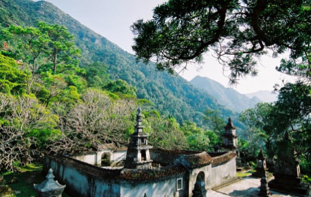 Quần thể di tích và danh lam thắng cảnh Yên Tử - Vĩnh Nghiêm - Côn Sơn, Kiếp Bạc được UNESCO ghi vào danh mục di sản thế giới- Ảnh 5. Quần thể di tích và danh lam thắng cảnh Yên Tử - Vĩnh Nghiêm - Côn Sơn, Kiếp Bạc được UNESCO ghi vào danh mục di sản thế giới- Ảnh 5.