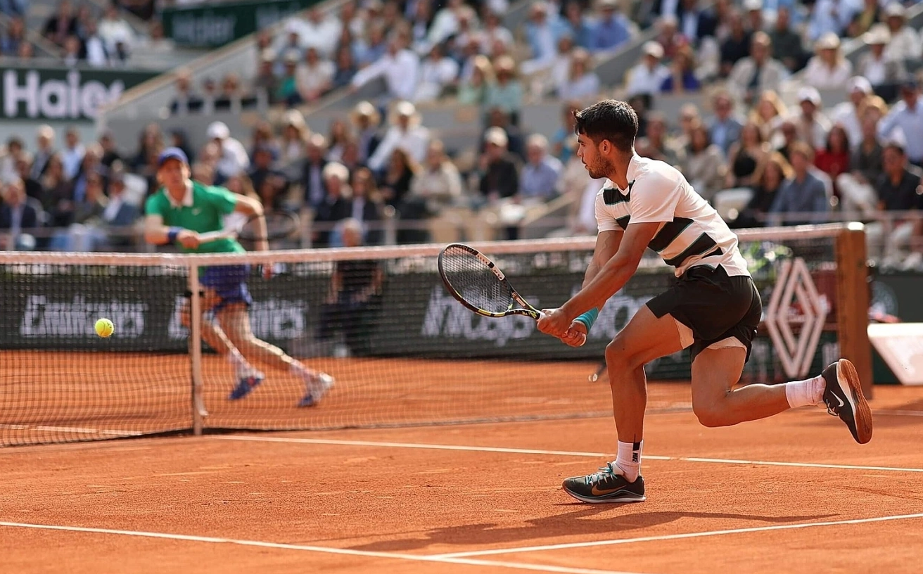 Sinner và Alcaraz ‘hẹn’ nhau ở chung kết Wimbledon- Ảnh 2. Sinner và Alcaraz ‘hẹn’ nhau ở chung kết Wimbledon- Ảnh 2.