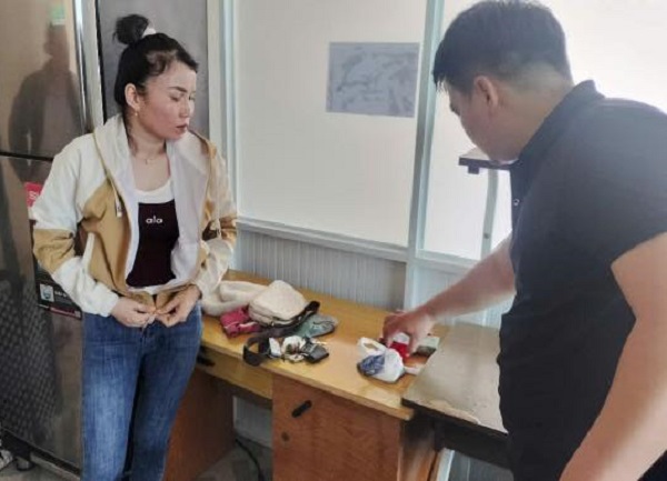 Đồng Nai: Nhanh chóng truy bắt cặp đôi đột nhập nhà dân, phá két sắt trộm tiền, vàng- Ảnh 2. Đồng Nai: Nhanh chóng truy bắt cặp đôi đột nhập nhà dân, phá két sắt trộm tiền, vàng- Ảnh 2.