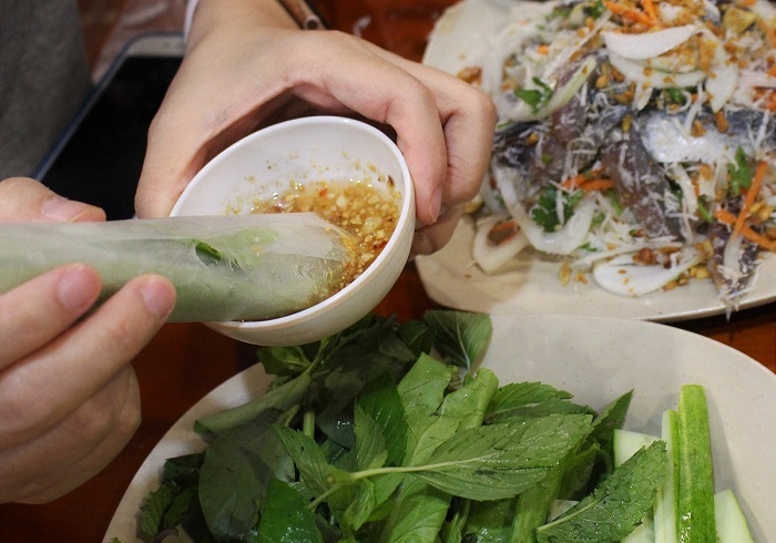 Thích ăn gỏi, rau sống dễ nhiễm giun đũa và cách phát hiện sớm bệnh này- Ảnh 1. Thích ăn gỏi, rau sống dễ nhiễm giun đũa và cách phát hiện sớm bệnh này- Ảnh 1.