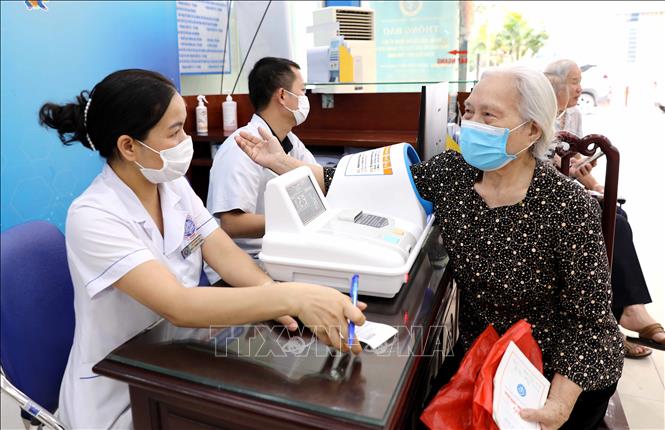 Giữ nguyên mức đóng BHYT bằng 4,5% lương cơ sở- Ảnh 1. Giữ nguyên mức đóng BHYT bằng 4,5% lương cơ sở- Ảnh 1.