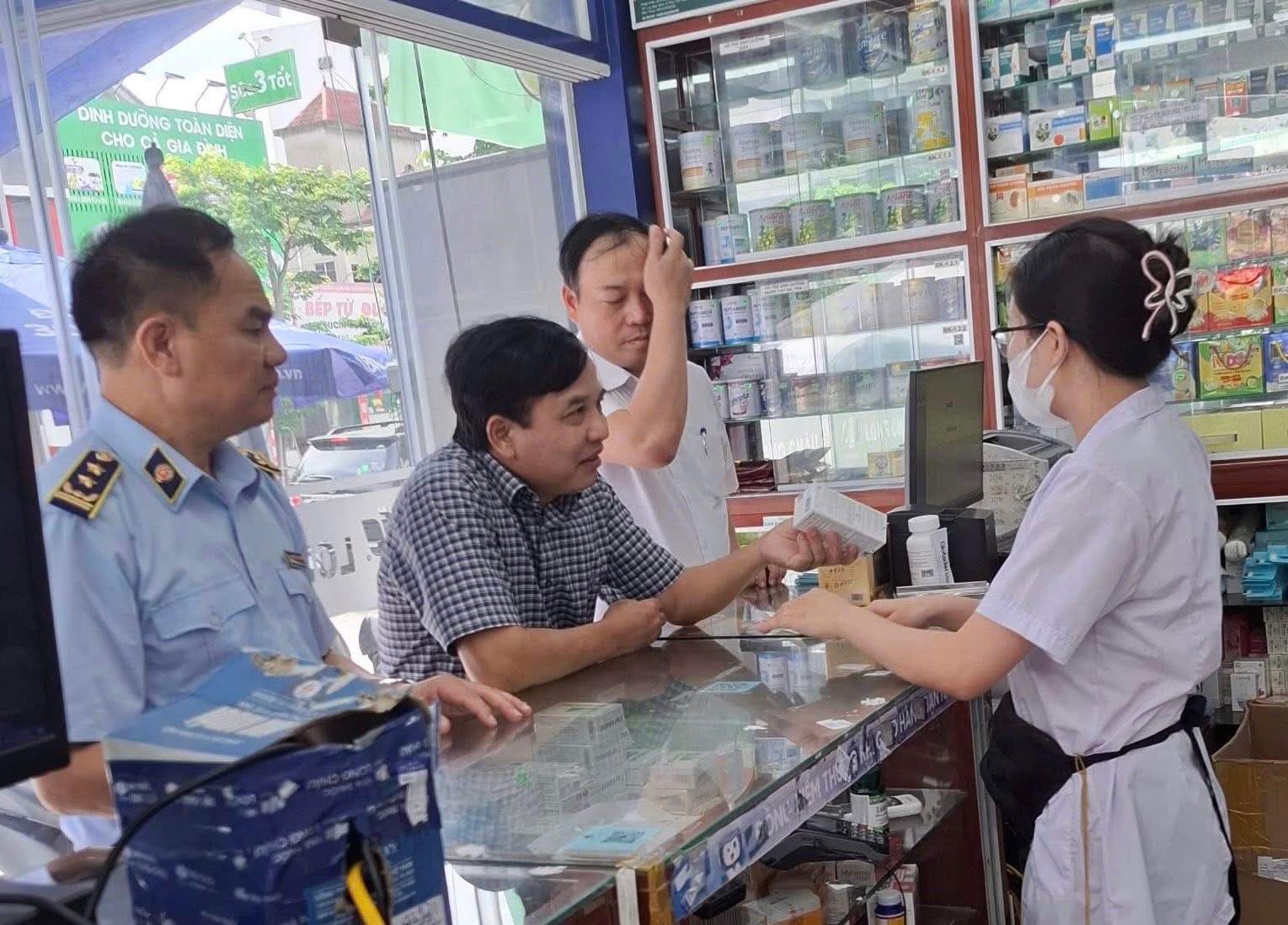 Nghệ An siết chặt thuốc giả, thực phẩm chức năng và mỹ phẩm không rõ nguồn gốc- Ảnh 2. Nghệ An siết chặt thuốc giả, thực phẩm chức năng và mỹ phẩm không rõ nguồn gốc- Ảnh 2.