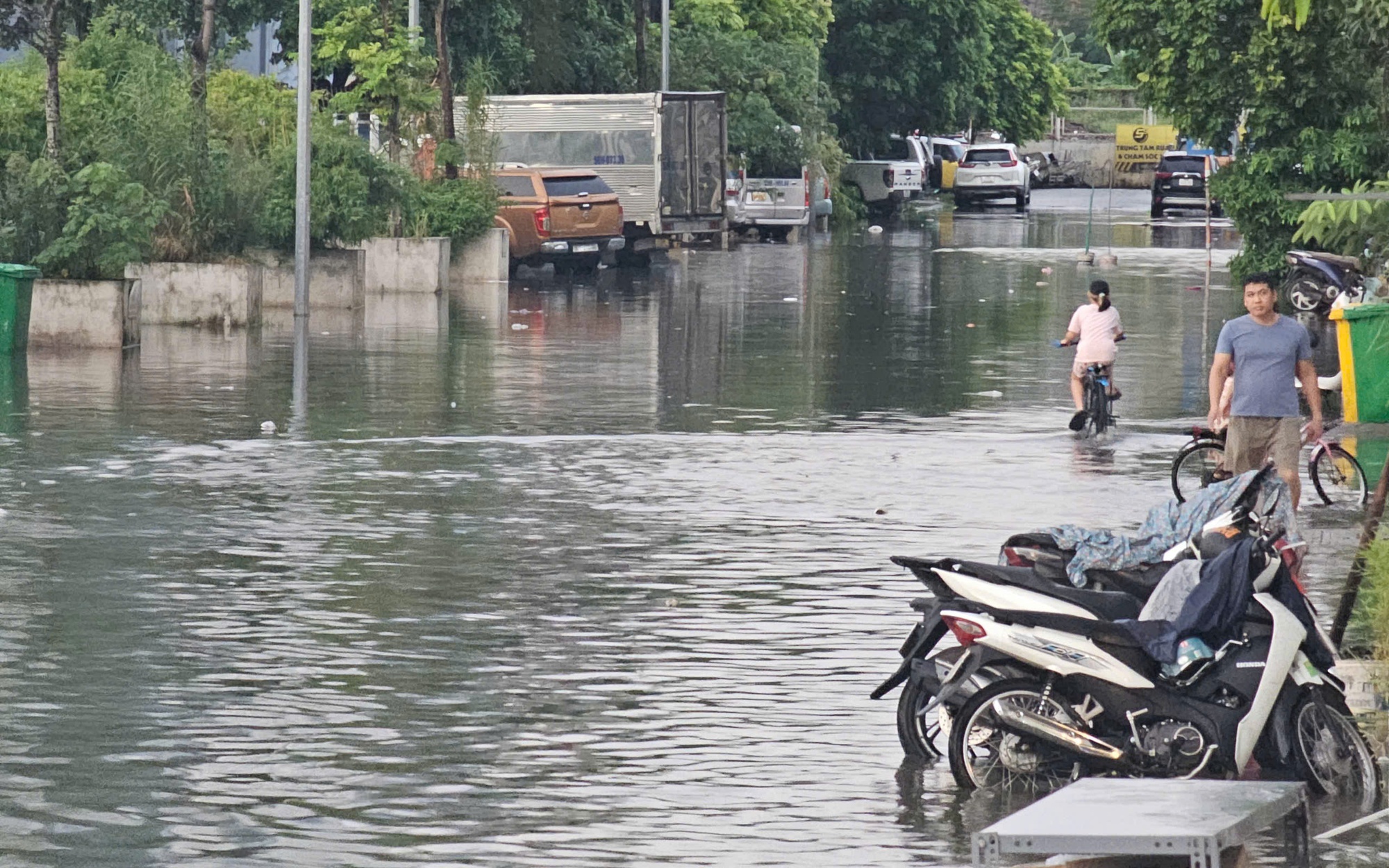 Miền Bắc mưa dông rải rác, trời nắng gián đoạn