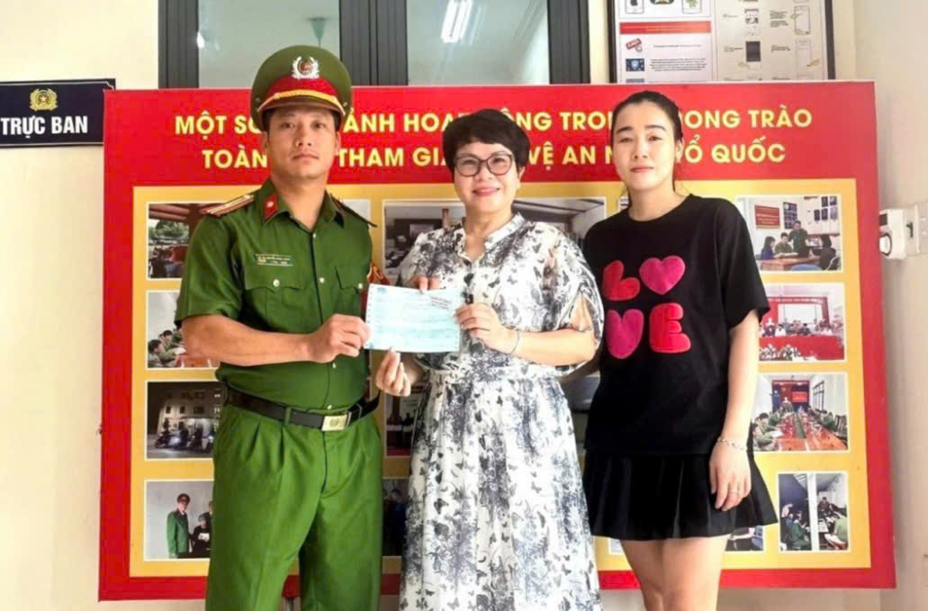 Chuyển khoản nhầm 200 triệu, người phụ nữ Hải Phòng được công an tỉnh bạn tìm giúp- Ảnh 1.