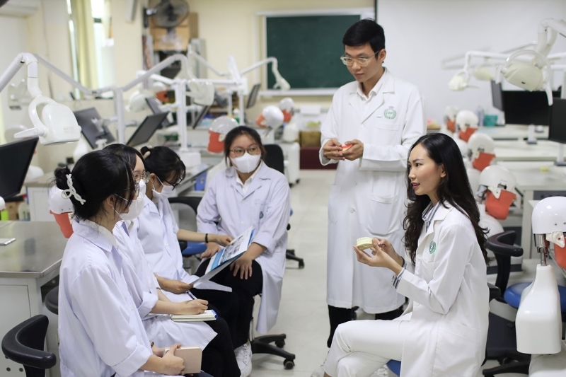 Bác sĩ Ấn Độ đến Đại học Y Dược ở Hà Nội học thạc sĩ y khoa- Ảnh 1.