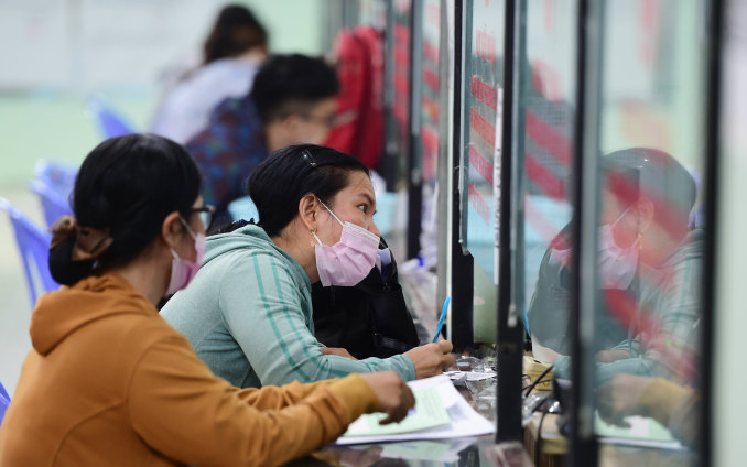 Người bệnh tự mua thuốc, thiết bị y tế được BHYT thanh toán như thế nào?