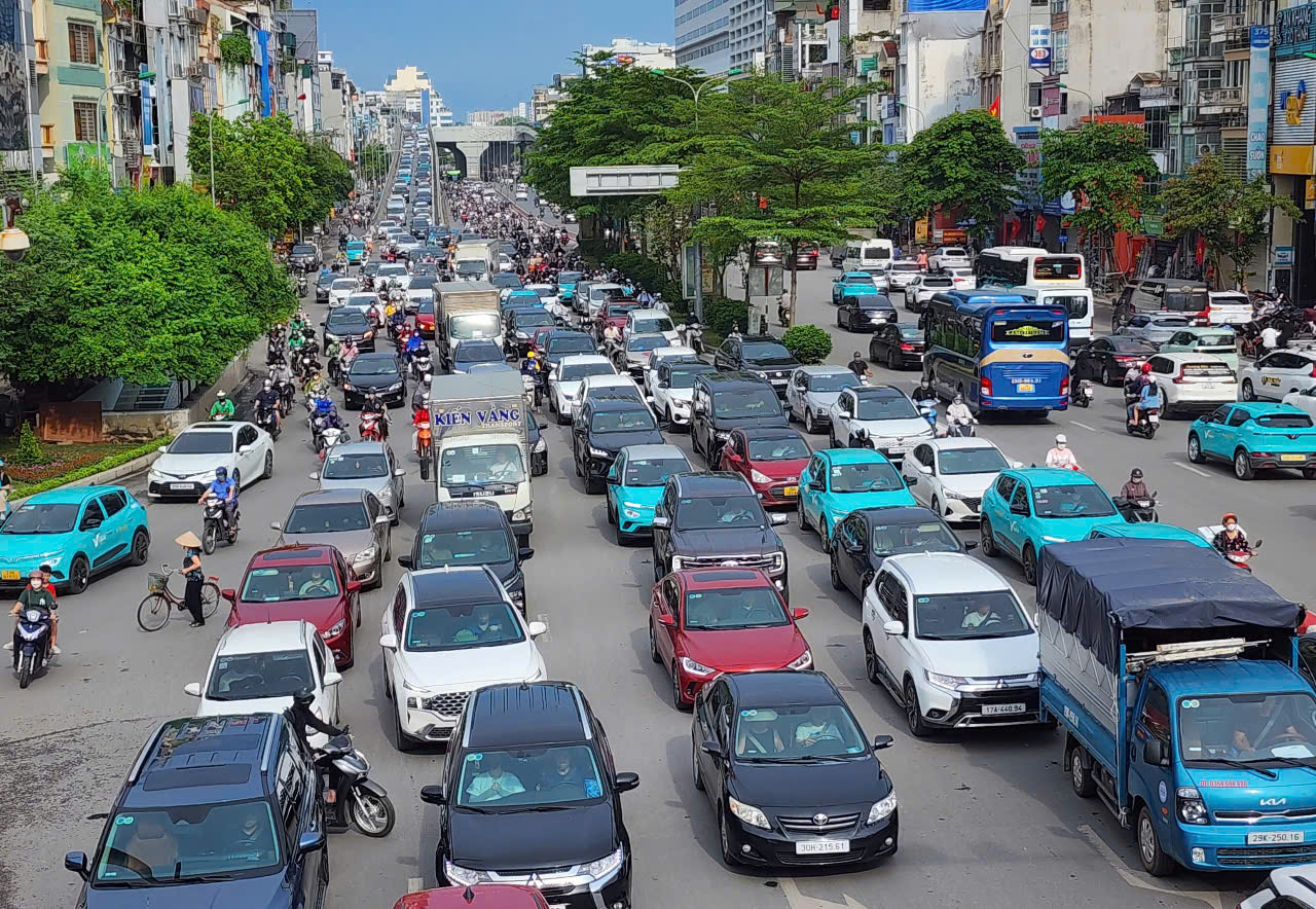 Hà Nội chuẩn bị như thế nào để cấm xe máy chạy xăng trong Vành đai 1 từ tháng 7/2026- Ảnh 2. Hà Nội chuẩn bị như thế nào để cấm xe máy chạy xăng trong Vành đai 1 từ tháng 7/2026- Ảnh 2.