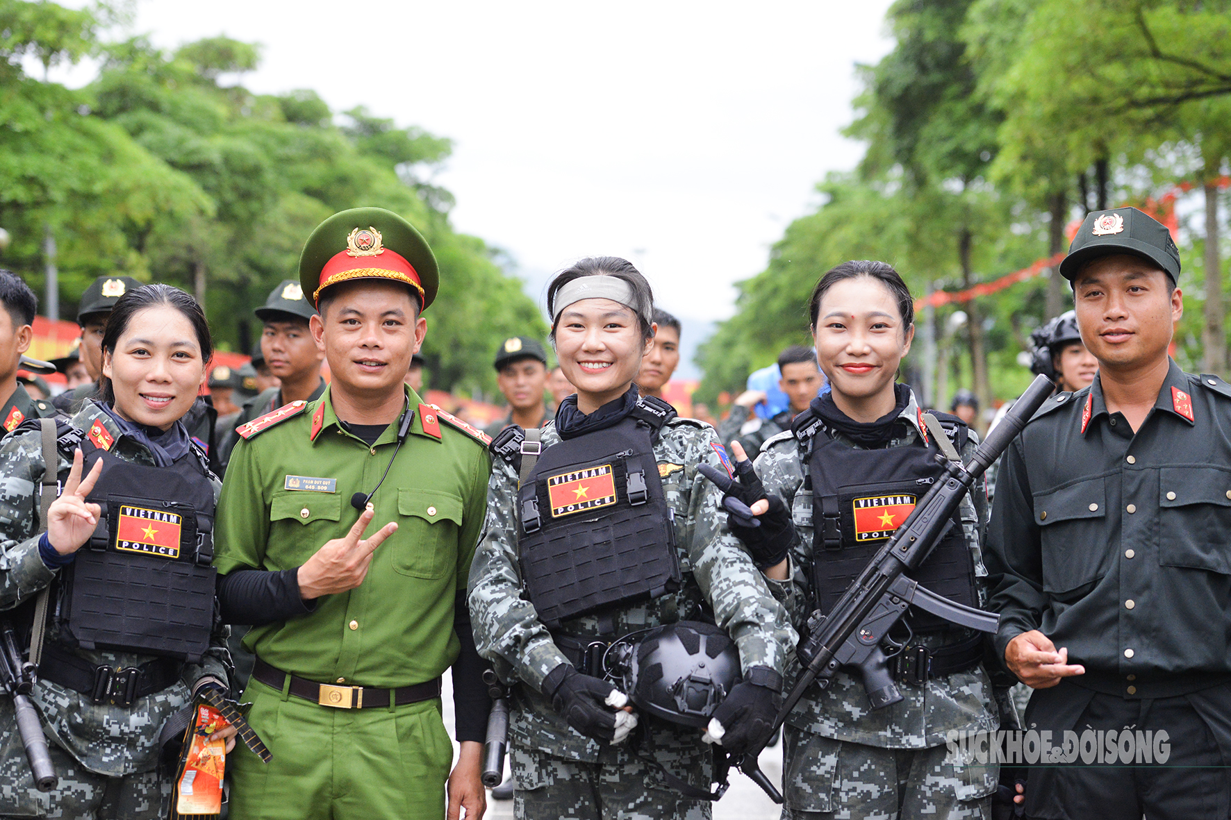 Vẻ đẹp mạnh mẽ của nữ cảnh sát đặc nhiệm trên thao trường- Ảnh 2. Vẻ đẹp mạnh mẽ của nữ cảnh sát đặc nhiệm trên thao trường- Ảnh 2.