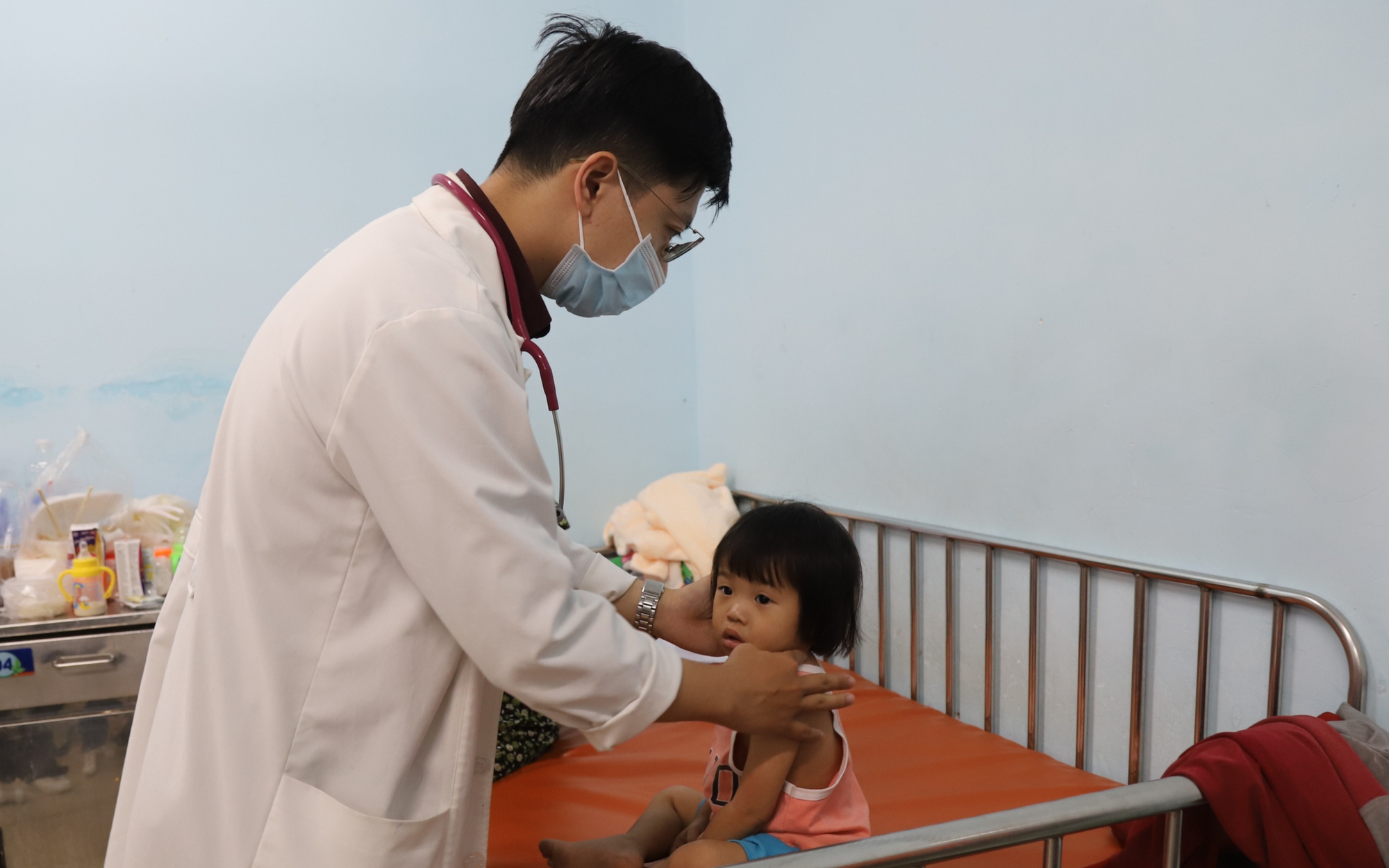 TPHCM đưa gần 300 bác sĩ trẻ về y tế cơ sở