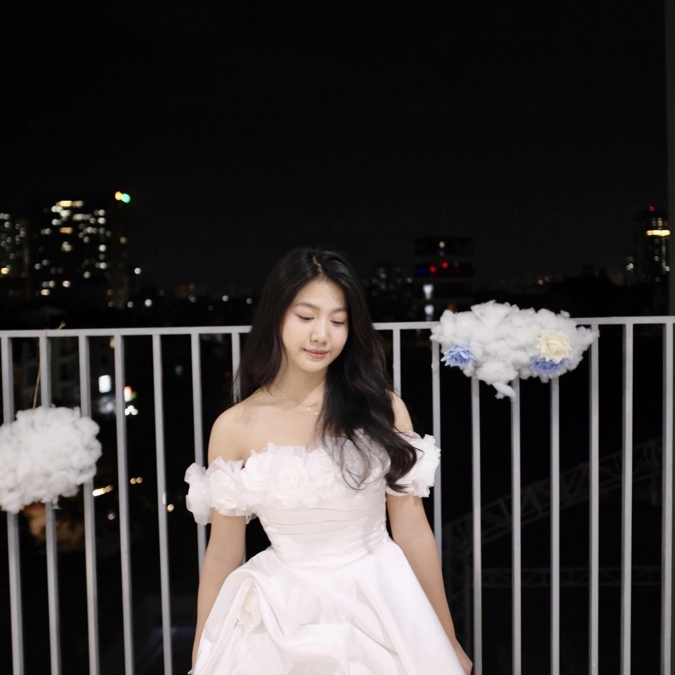 Nhan sắc tuổi 16 của ái nữ diễn viên Mạnh Trường khiến dân mạng trầm trồ- Ảnh 3. Nhan sắc tuổi 16 của ái nữ diễn viên Mạnh Trường khiến dân mạng trầm trồ- Ảnh 3.