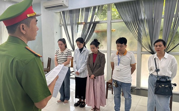 Đà Nẵng: Khởi tố 7 đối tượng tại Phòng khám Đa khoa Quốc tế Đà Nẵng về tội ‘Lừa dối khách hàng’- Ảnh 1. Đà Nẵng: Khởi tố 7 đối tượng tại Phòng khám Đa khoa Quốc tế Đà Nẵng về tội ‘Lừa dối khách hàng’- Ảnh 1.