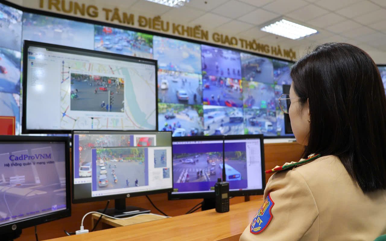 Hà Nội đã hoàn tất lắp đặt 261 camera AI sẽ giảm dần sự hiện diện của CSGT trên đường