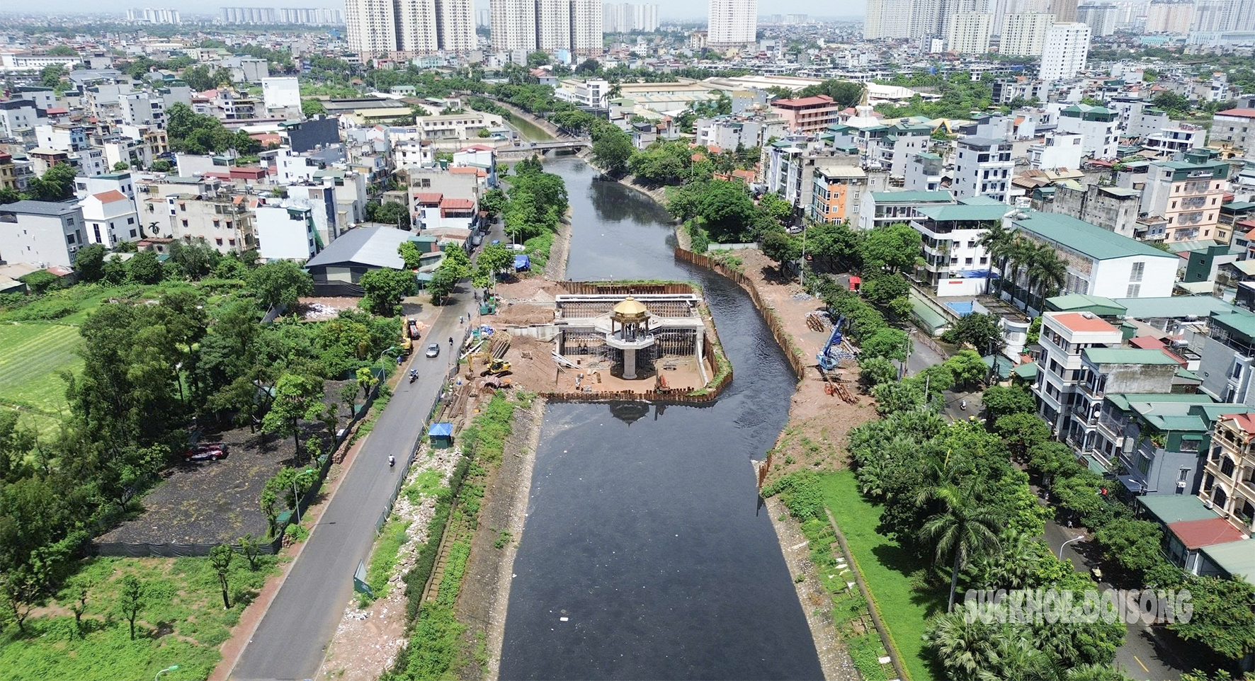 Hà Nội gấp rút 'thay áo' cho đôi bờ sông Tô Lịch- Ảnh 8. Hà Nội gấp rút 'thay áo' cho đôi bờ sông Tô Lịch- Ảnh 8.
