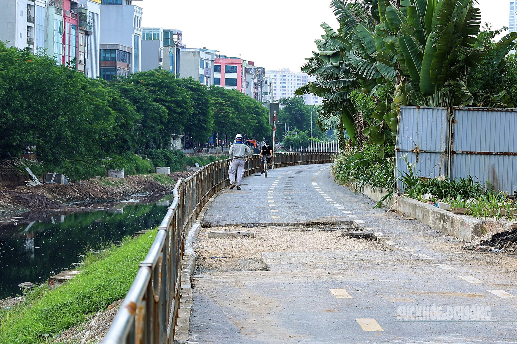 Hà Nội gấp rút 'thay áo' cho đôi bờ sông Tô Lịch- Ảnh 9. Hà Nội gấp rút 'thay áo' cho đôi bờ sông Tô Lịch- Ảnh 9.