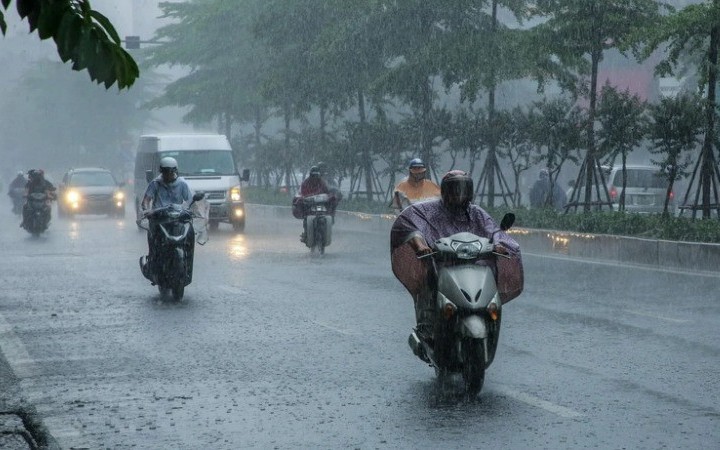 Miền Bắc mưa dông trước khi bước vào đợt nắng nóng gay gắt diện rộng
