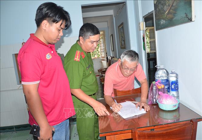 Cư dân chung cư TP Hồ Chí Minh đồng loạt tháo dỡ 'chuồng cọp'- Ảnh 3.