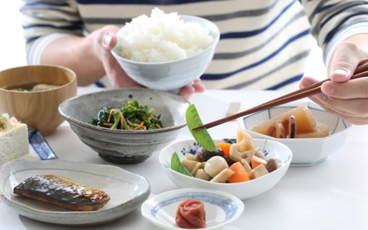 Hệ lụy từ việc nhịn ăn để giảm cân cực đoan ở tuổi dậy thì
