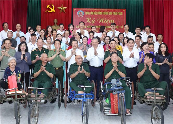 Tổng Bí thư Tô Lâm: Người có công là tài sản quý, là biểu tượng của ý chí, nghị lực Việt Nam- Ảnh 4. Tổng Bí thư Tô Lâm: Người có công là tài sản quý, là biểu tượng của ý chí, nghị lực Việt Nam- Ảnh 4.