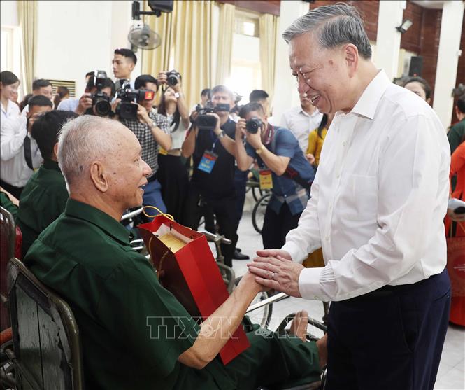 Tổng Bí thư Tô Lâm: Người có công là tài sản quý, là biểu tượng của ý chí, nghị lực Việt Nam- Ảnh 2. Tổng Bí thư Tô Lâm: Người có công là tài sản quý, là biểu tượng của ý chí, nghị lực Việt Nam- Ảnh 2.