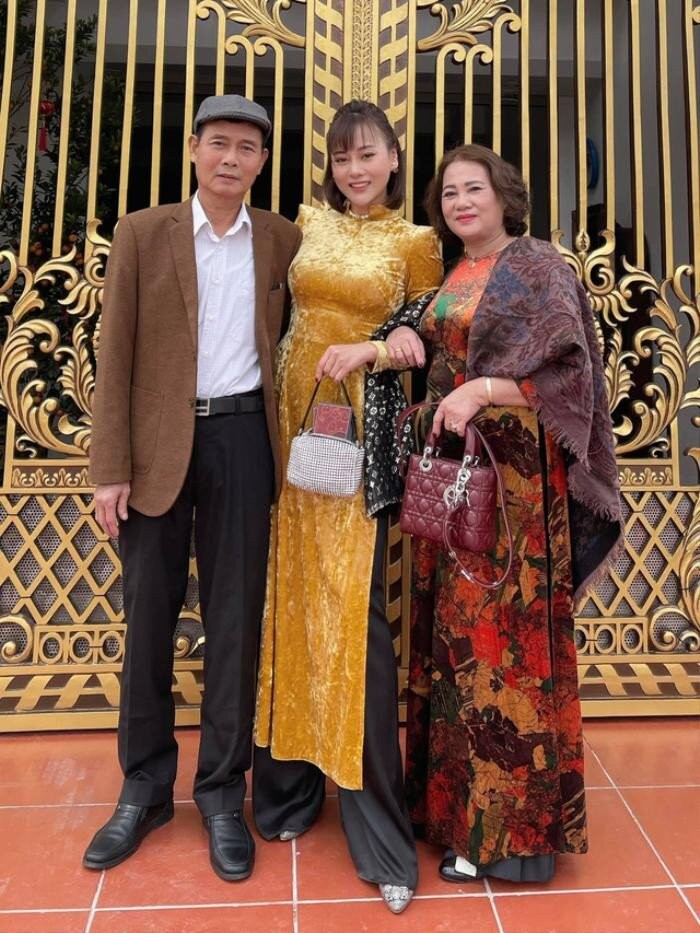 Bố mẹ diễn viên Phương Oanh từng sa sút tinh thần khi gia đình gặp biến cố lớn- Ảnh 2. Bố mẹ diễn viên Phương Oanh từng sa sút tinh thần khi gia đình gặp biến cố lớn- Ảnh 2.