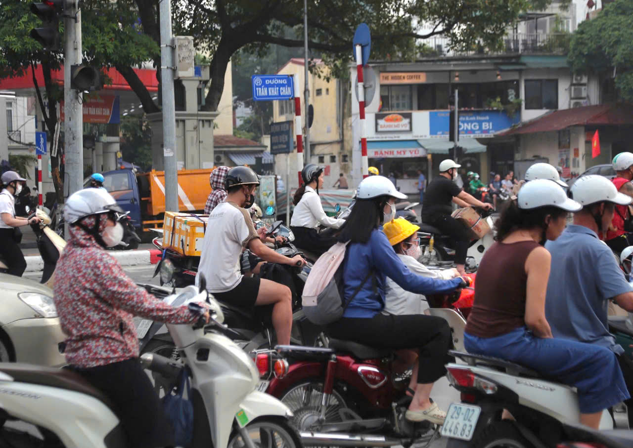 Hà Nội dự kiến hỗ trợ tối đa 5 triệu/người để đổi xe máy xăng- Ảnh 1. Hà Nội dự kiến hỗ trợ tối đa 5 triệu/người để đổi xe máy xăng- Ảnh 1.