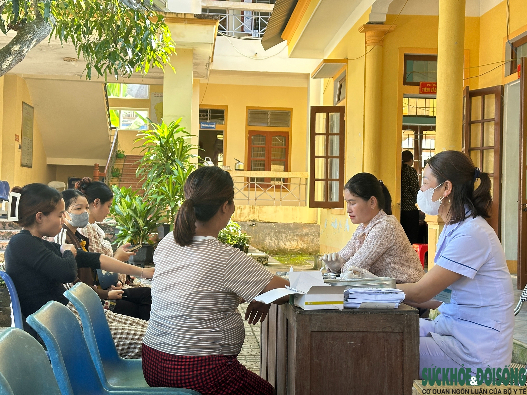 Trạm y tế xã giữ vai trò nòng cốt trong mô hình chính quyền hai cấp- Ảnh 1. Trạm y tế xã giữ vai trò nòng cốt trong mô hình chính quyền hai cấp- Ảnh 1.