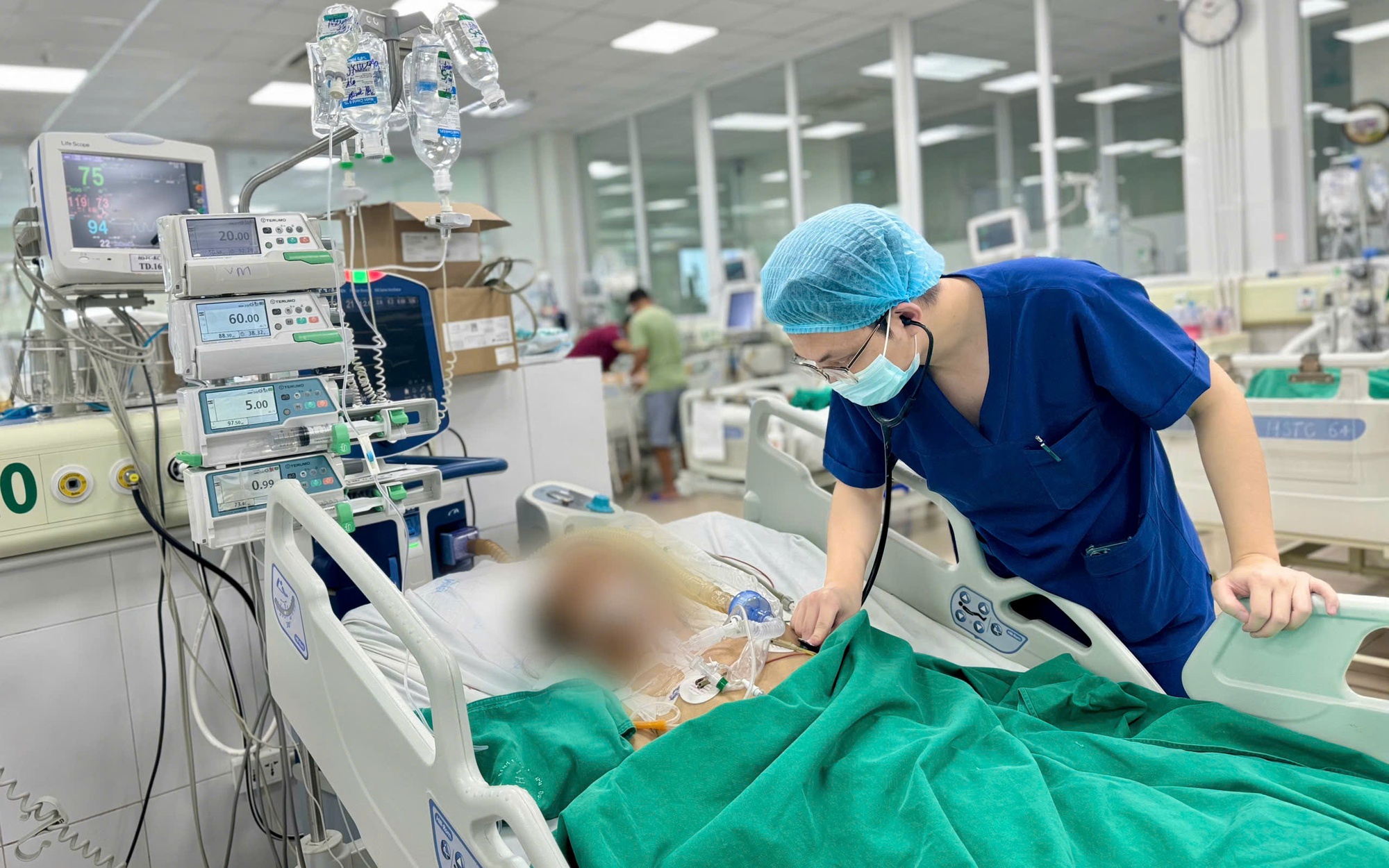 Uống rượu hơn 10 năm, cụ bà đột quỵ não