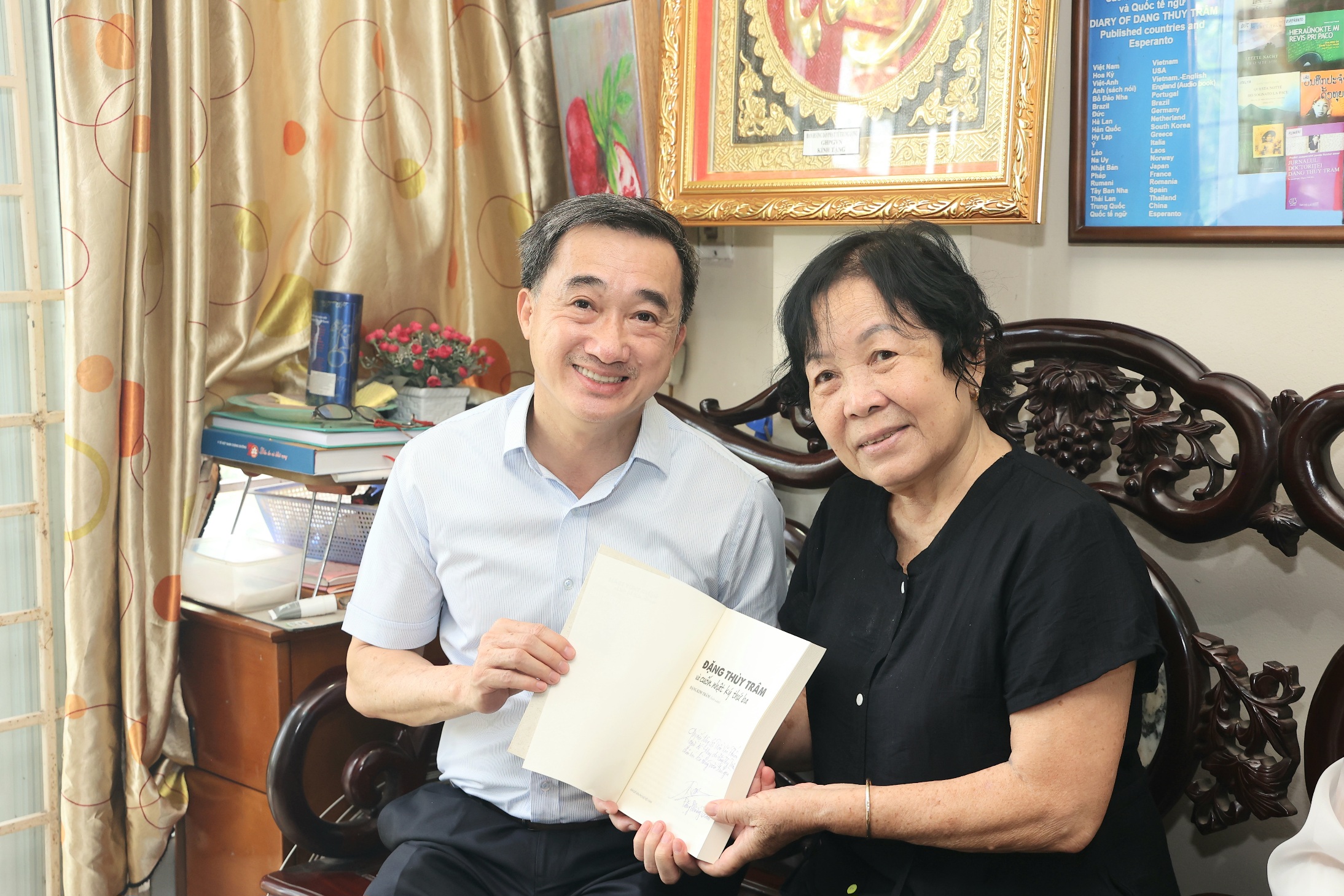 Thứ trưởng Trần Văn Thuấn thăm, tri ân gia đình Liệt sĩ, bác sĩ Đặng Thuỳ Trâm- Ảnh 4. Thứ trưởng Trần Văn Thuấn thăm, tri ân gia đình Liệt sĩ, bác sĩ Đặng Thuỳ Trâm- Ảnh 4.
