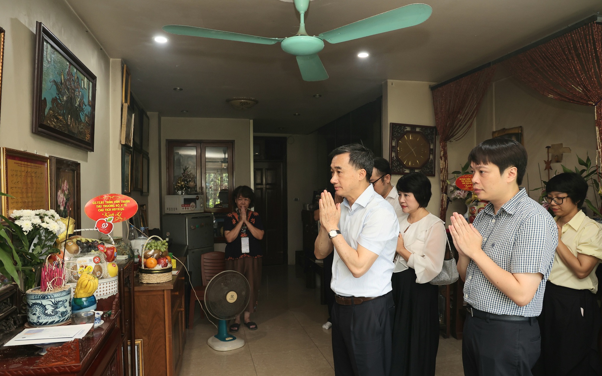 Thứ trưởng Trần Văn Thuấn thăm, tri ân gia đình Liệt sĩ, bác sĩ Đặng Thùy Trâm