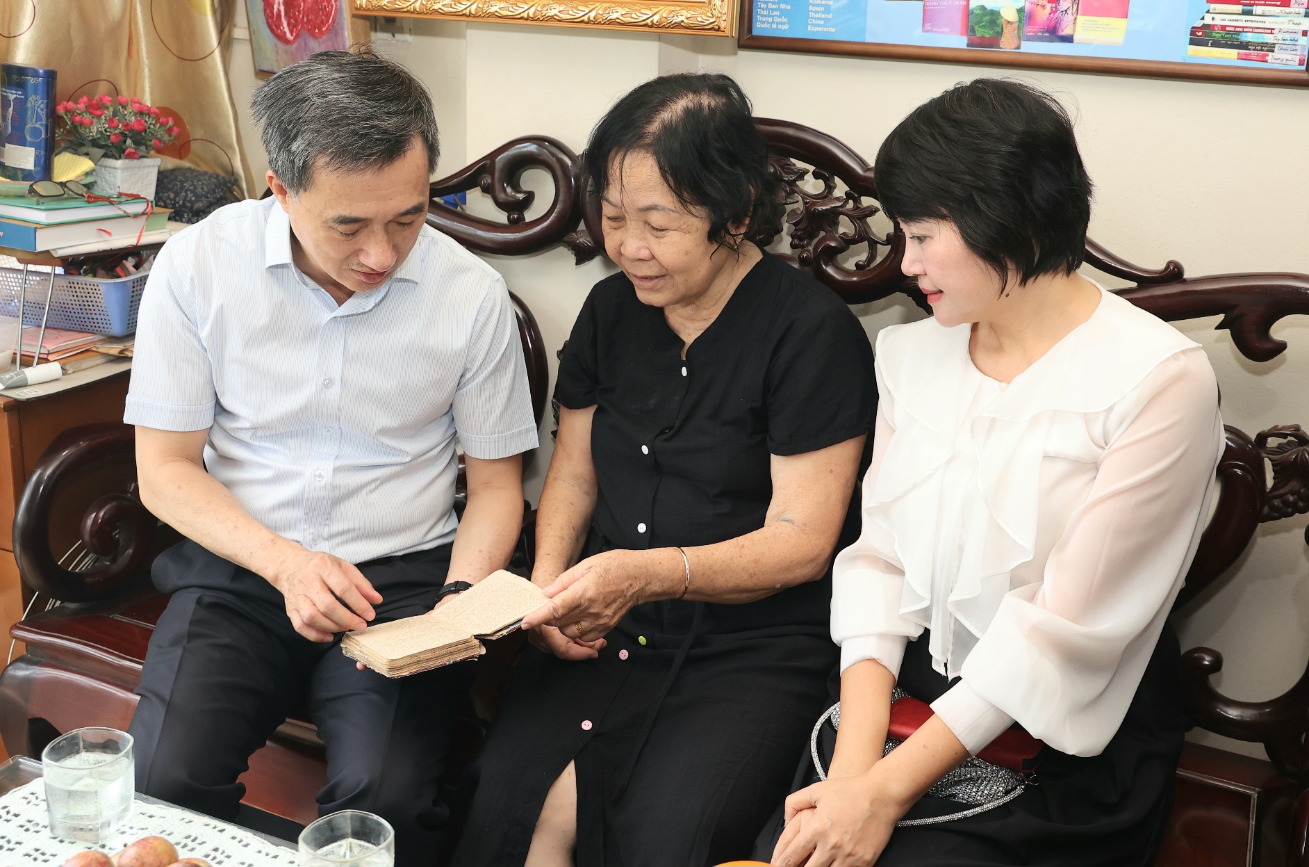 Thứ trưởng Trần Văn Thuấn thăm, tri ân gia đình Liệt sĩ, bác sĩ Đặng Thuỳ Trâm- Ảnh 5. Thứ trưởng Trần Văn Thuấn thăm, tri ân gia đình Liệt sĩ, bác sĩ Đặng Thuỳ Trâm- Ảnh 5.