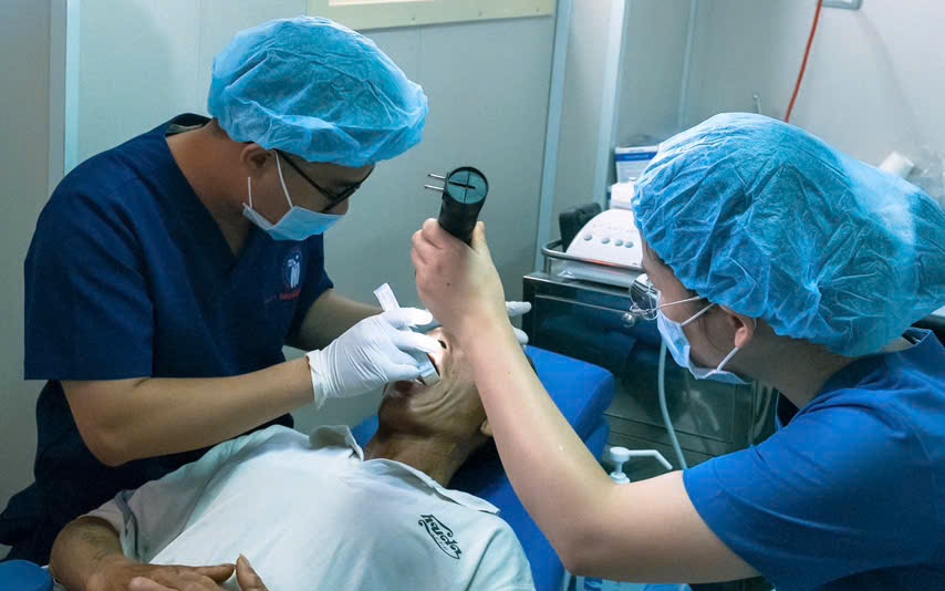 TPHCM vinh danh y bác sĩ tham gia chăm sóc sức khỏe quân dân Trường Sa