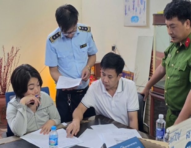 Cận cảnh kho đông lạnh chứa hơn 13 tấn chân gà ngâm hóa chất tẩy trắng- Ảnh 6.