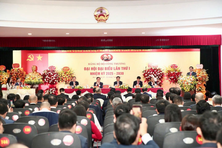 Phó Thủ tướng Bùi Thanh Sơn: Công Thương là 'lá cờ đầu' trên mặt trận kinh tế- Ảnh 1.
