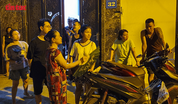 Cháy dữ dội tại kho hàng trong ngõ 389 Trương Định, nhiều tiếng nổ rung chuyển nhà dân- Ảnh 7.