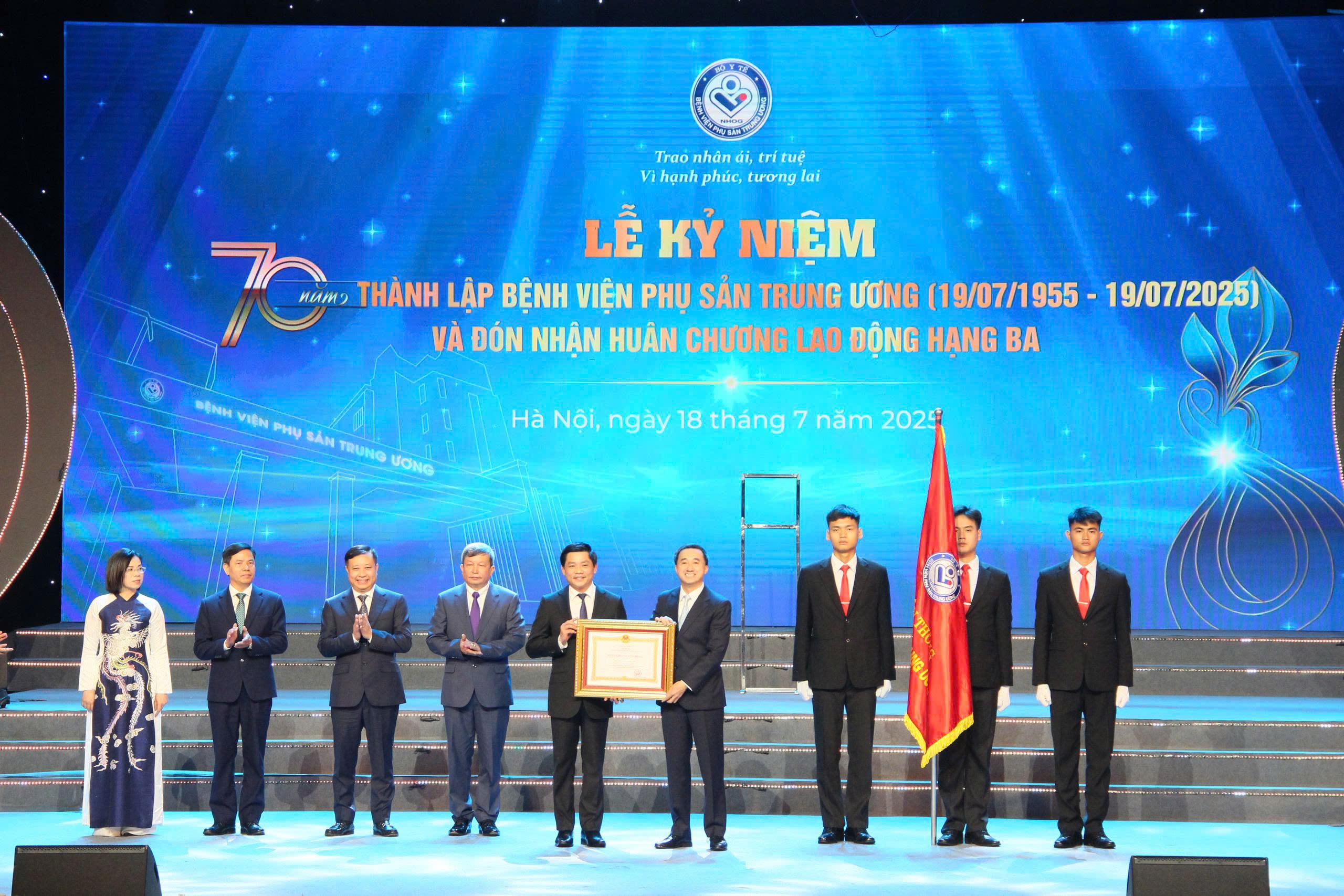 Thứ trưởng Bộ Y tế: Thúc đẩy nghiên cứu khoa học, tạo đột phá công nghệ trong y học bào thai và chăm sóc sơ sinh- Ảnh 2.