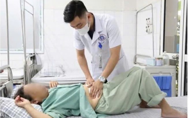 Một ngày, cấp cứu hai ca thủng ruột do dị vật sắc nhọn