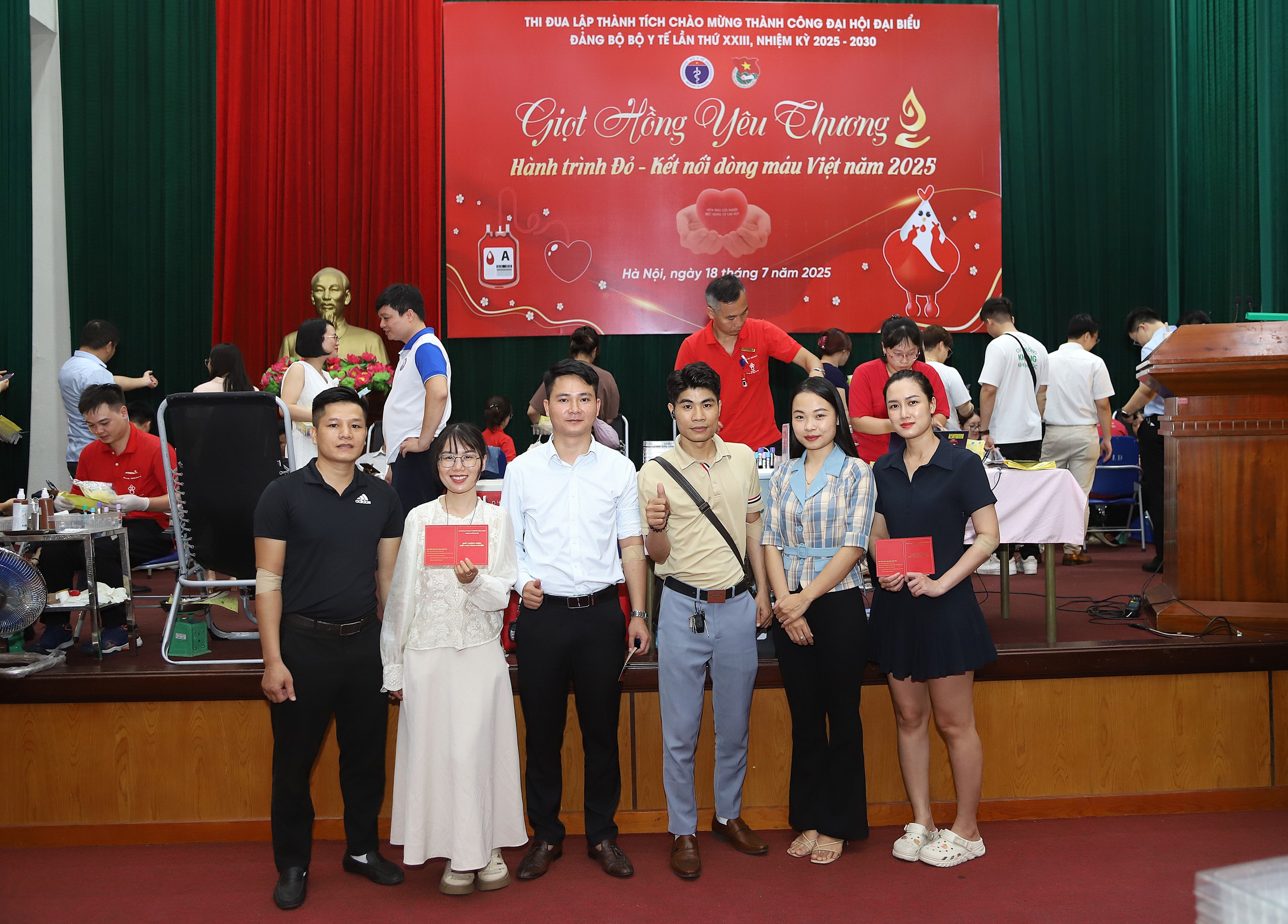Tuổi trẻ Bộ Y tế  hiến máu tình nguyện 'Giọt hồng yêu thương'- Ảnh 2.