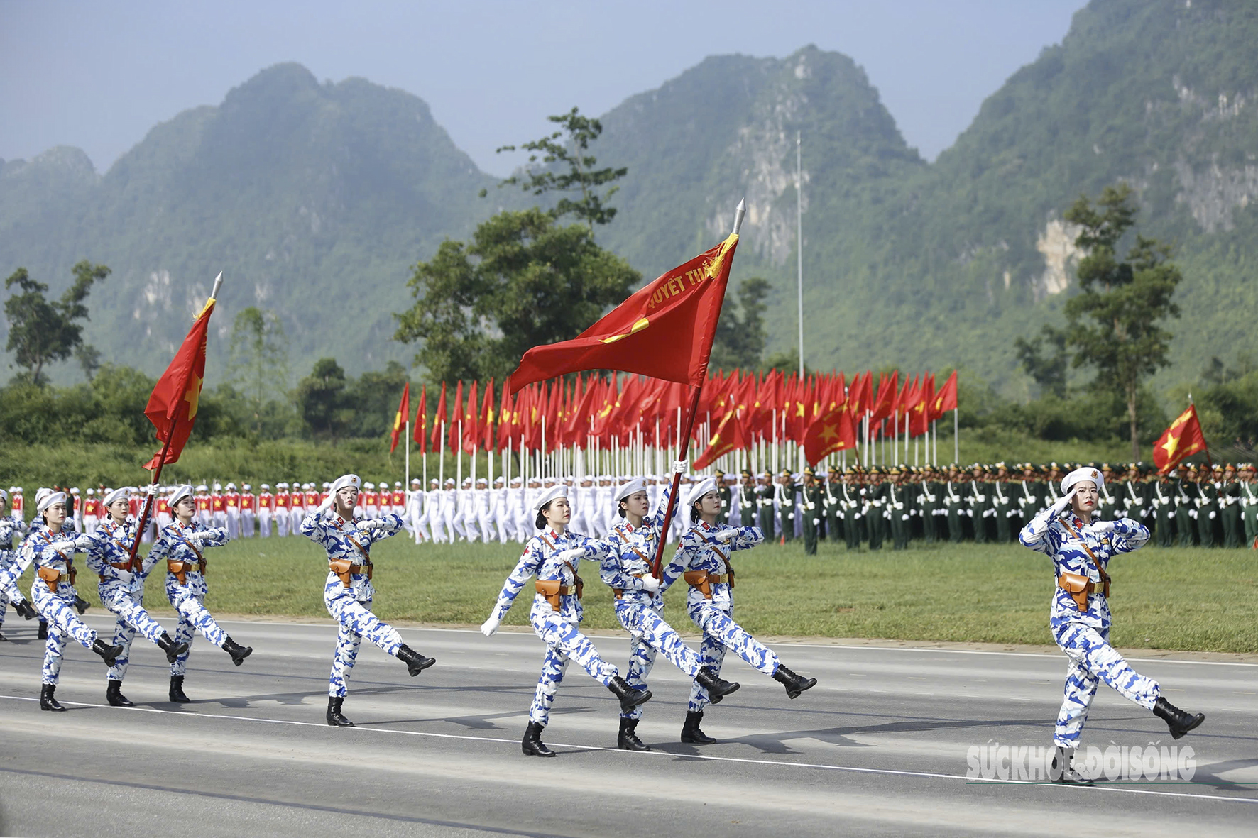 Khối nữ Quân y ‘khoe’ khí chất trong bộ quân phục rằn ri hiện đại- Ảnh 1. Khối nữ Quân y ‘khoe’ khí chất trong bộ quân phục rằn ri hiện đại- Ảnh 1.