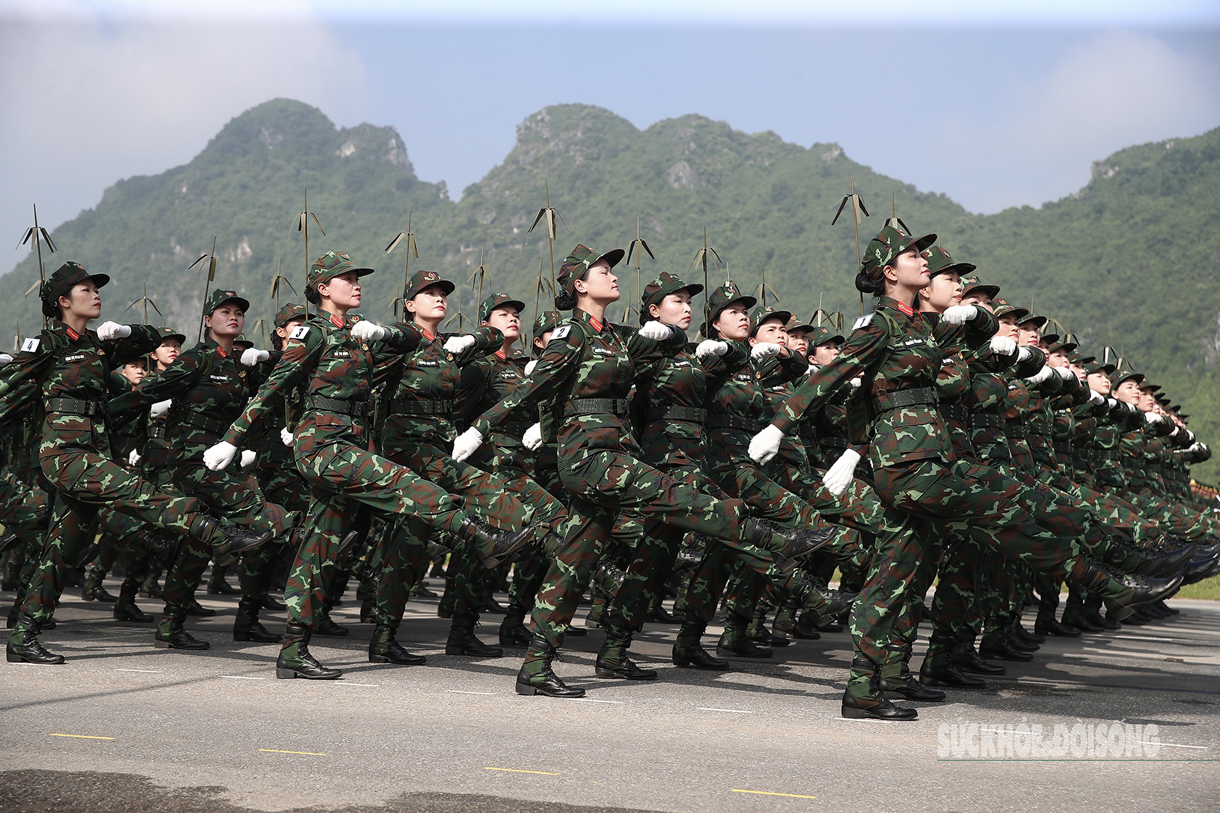 Khối nữ Quân y ‘khoe’ khí chất trong bộ quân phục rằn ri hiện đại- Ảnh 8. Khối nữ Quân y ‘khoe’ khí chất trong bộ quân phục rằn ri hiện đại- Ảnh 8.