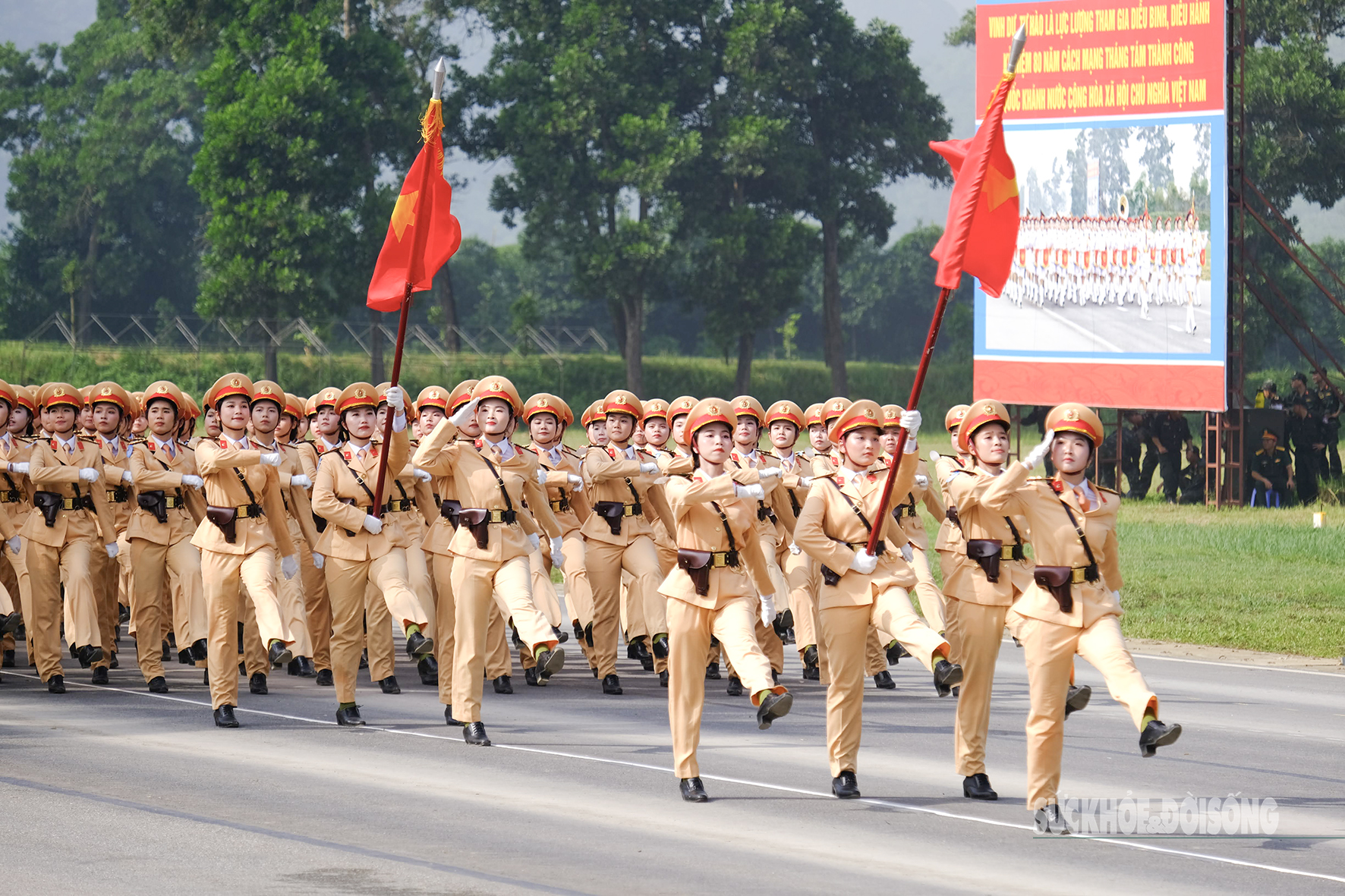 Khối nữ Quân y ‘khoe’ khí chất trong bộ quân phục rằn ri hiện đại- Ảnh 7. Khối nữ Quân y ‘khoe’ khí chất trong bộ quân phục rằn ri hiện đại- Ảnh 7.