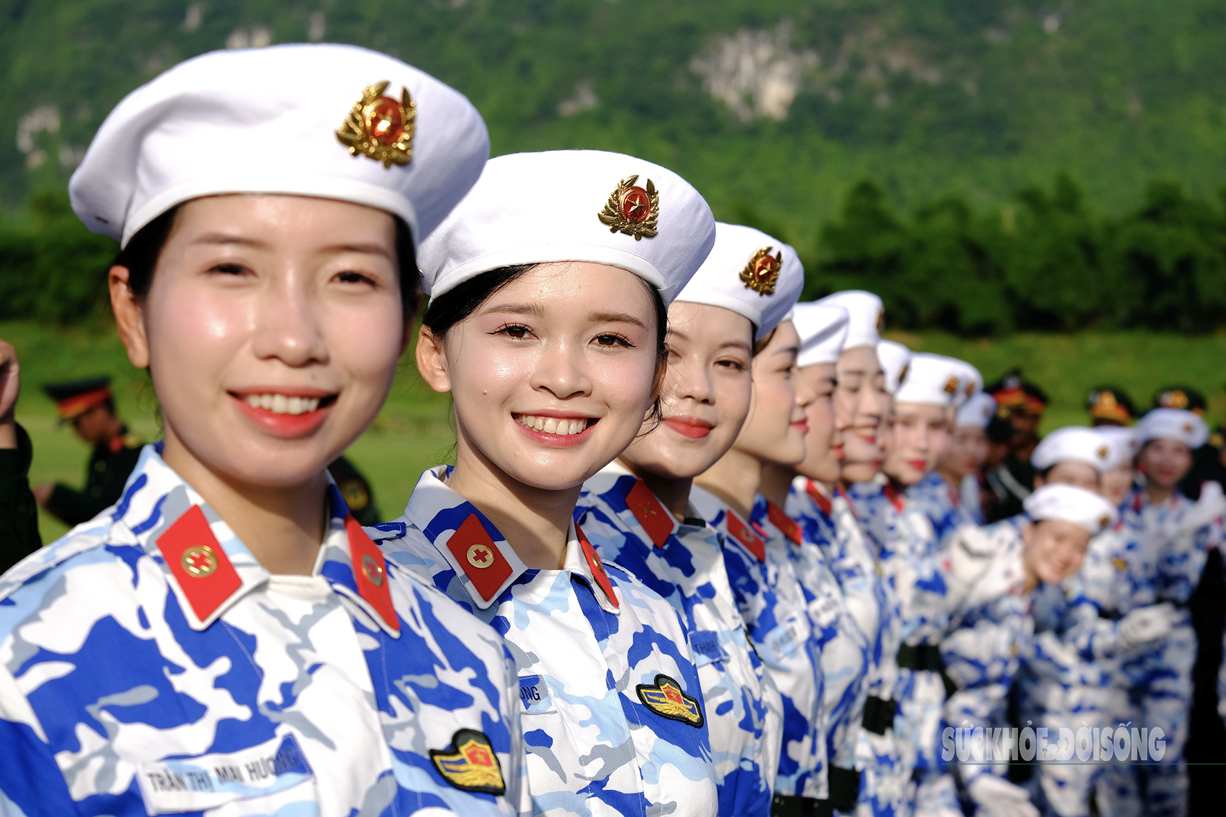Khối nữ Quân y ‘khoe’ khí chất trong bộ quân phục rằn ri hiện đại- Ảnh 5. Khối nữ Quân y ‘khoe’ khí chất trong bộ quân phục rằn ri hiện đại- Ảnh 5.